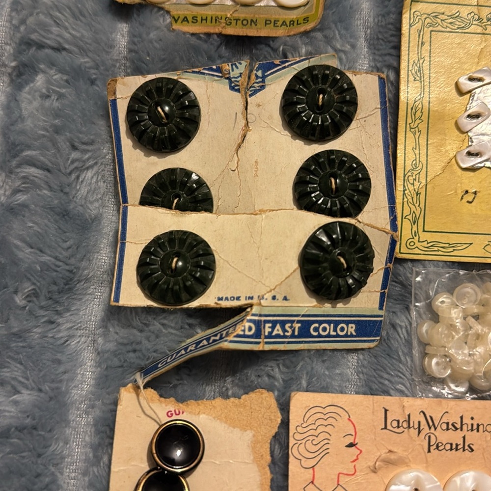 Lot of vintage buttons - Picture 6 of 10